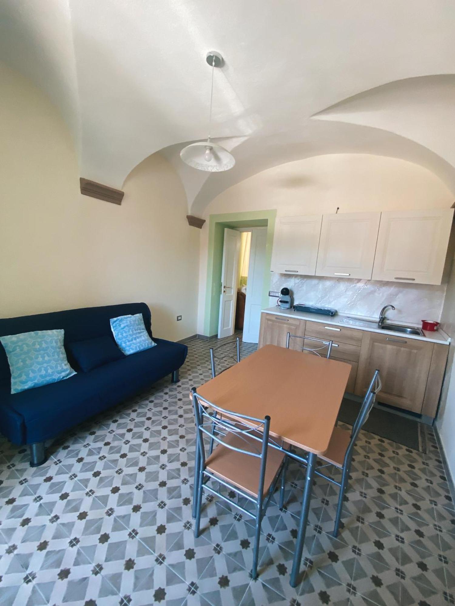 Hotel Tra I Due Ponti à Bosa Extérieur photo