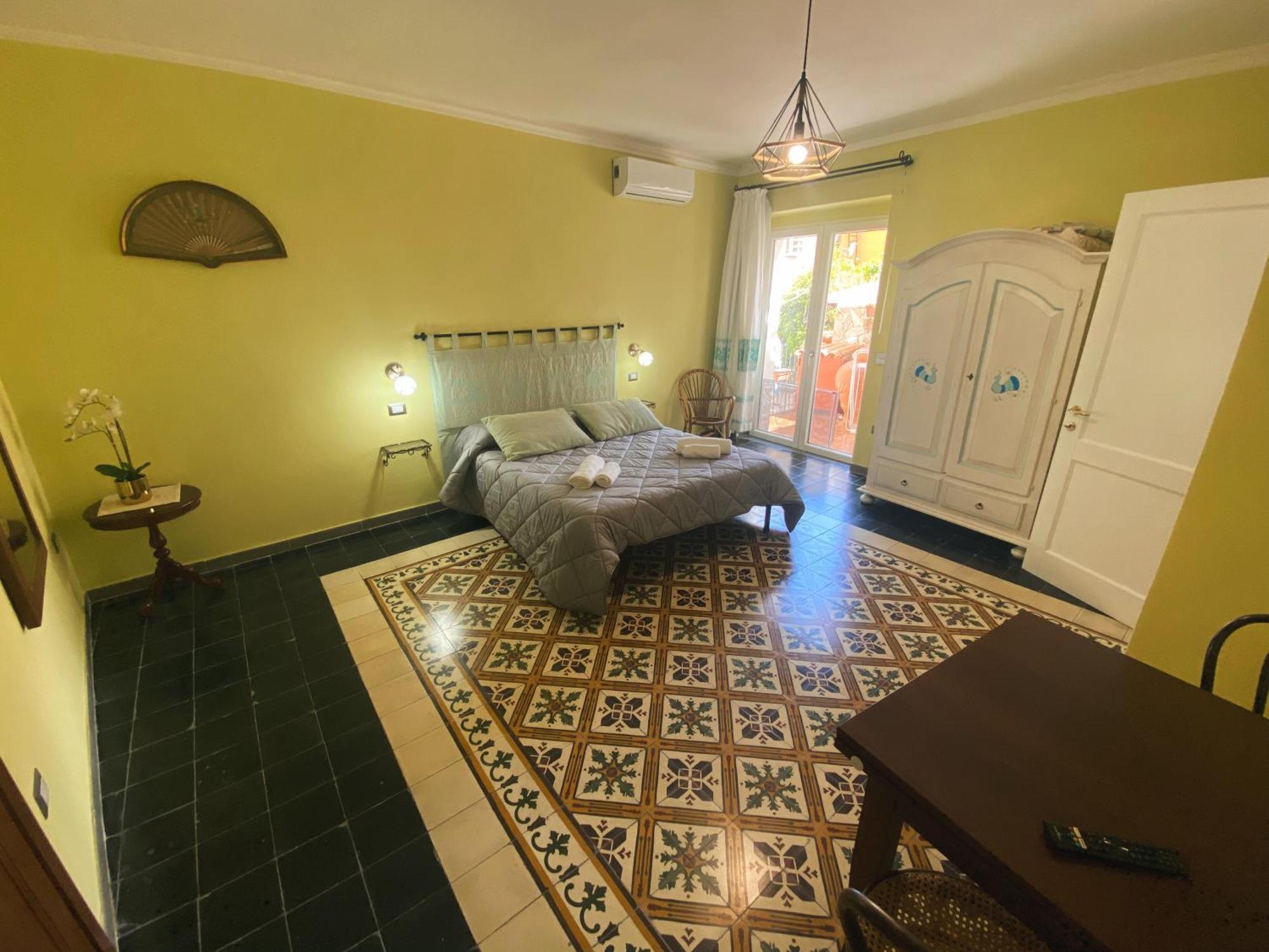 Hotel Tra I Due Ponti à Bosa Extérieur photo