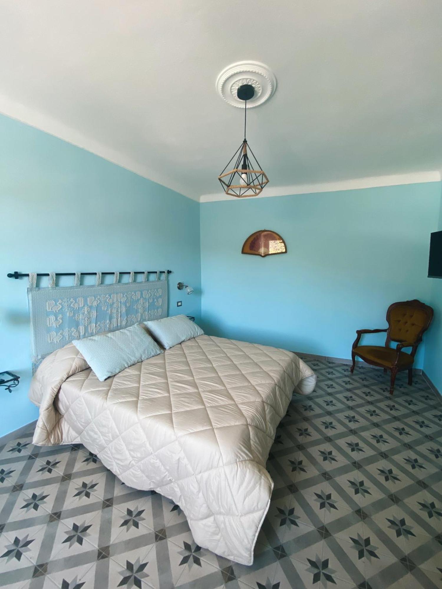 Hotel Tra I Due Ponti à Bosa Extérieur photo