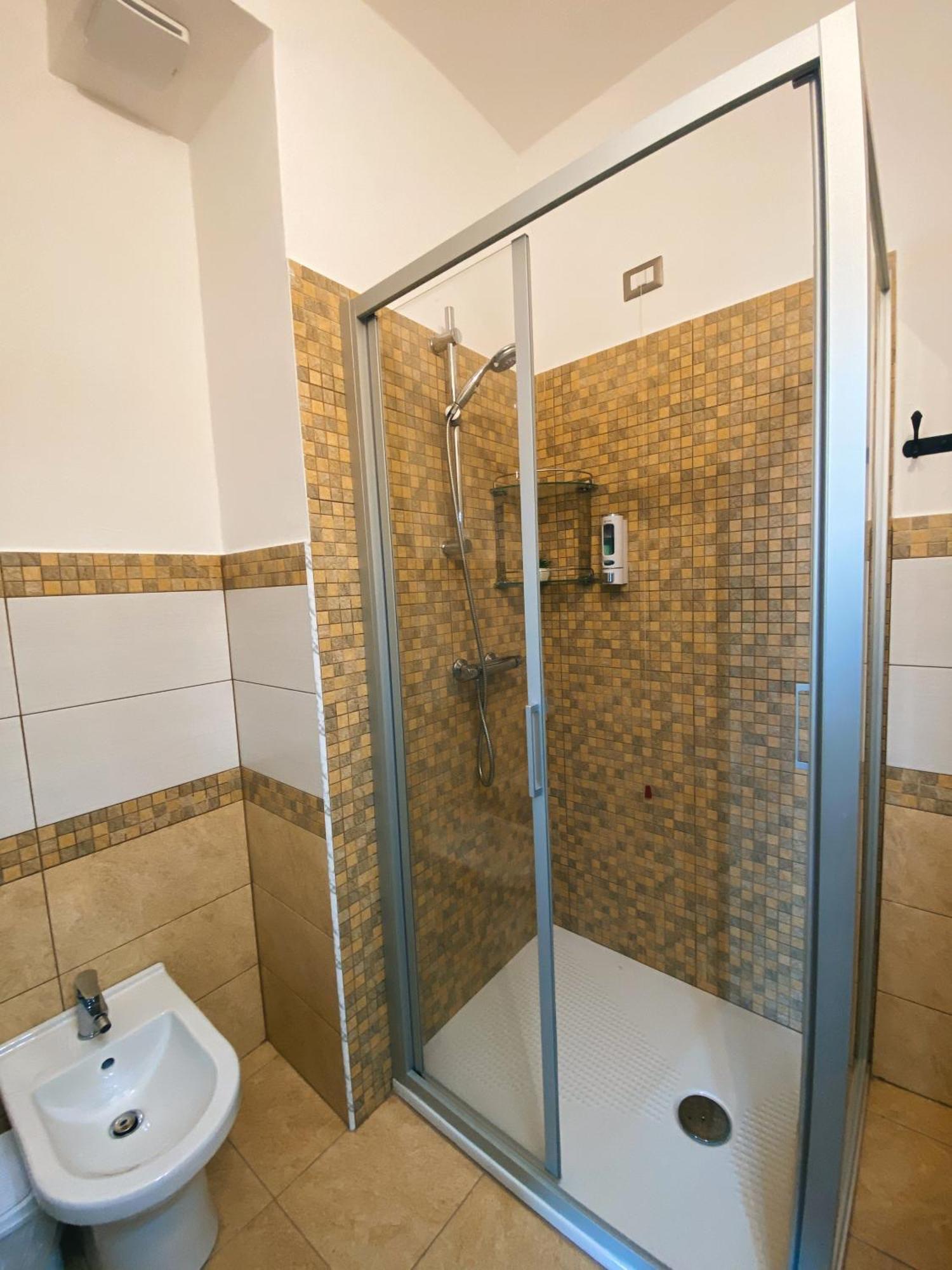 Hotel Tra I Due Ponti à Bosa Extérieur photo