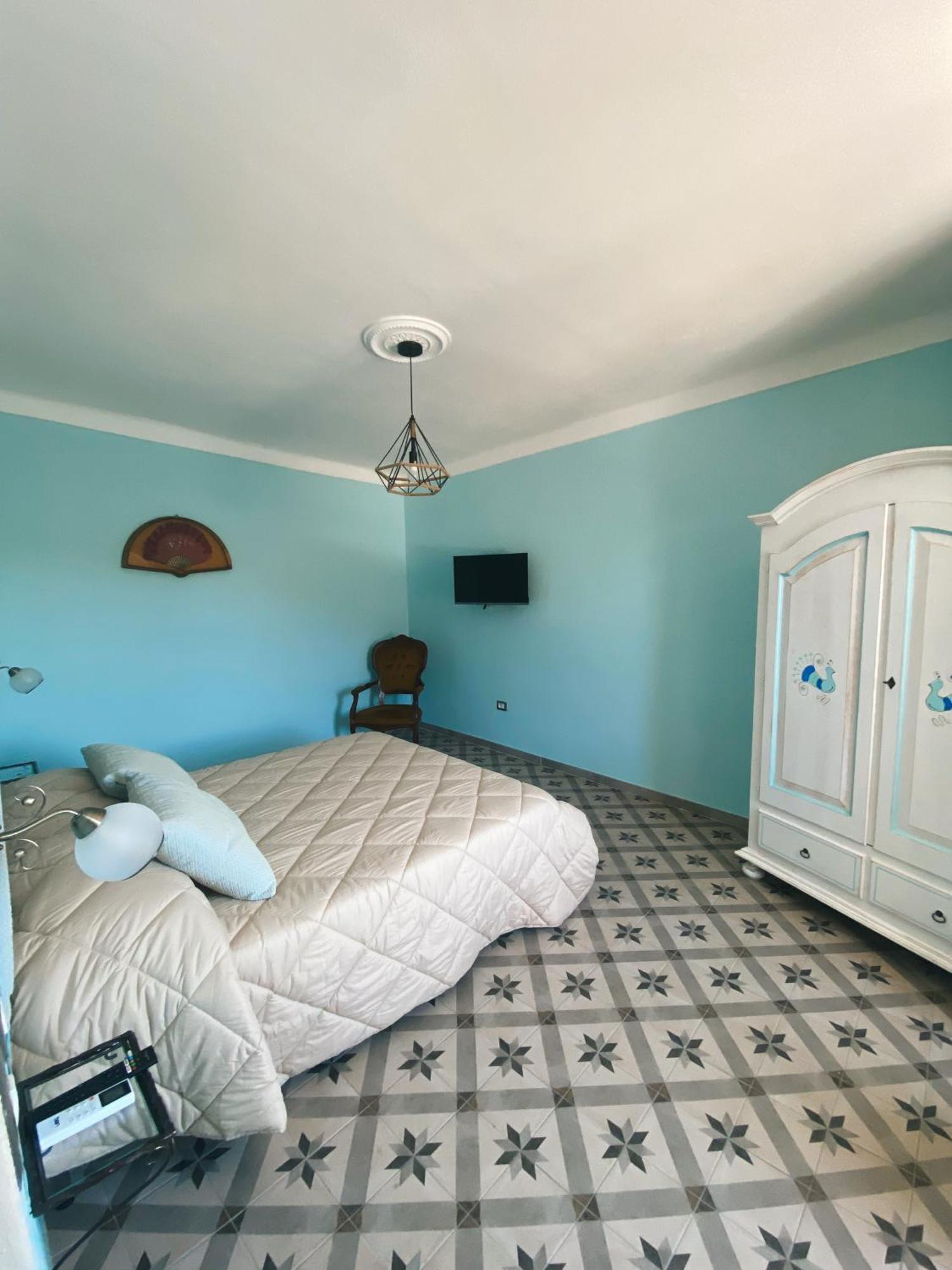 Hotel Tra I Due Ponti à Bosa Extérieur photo