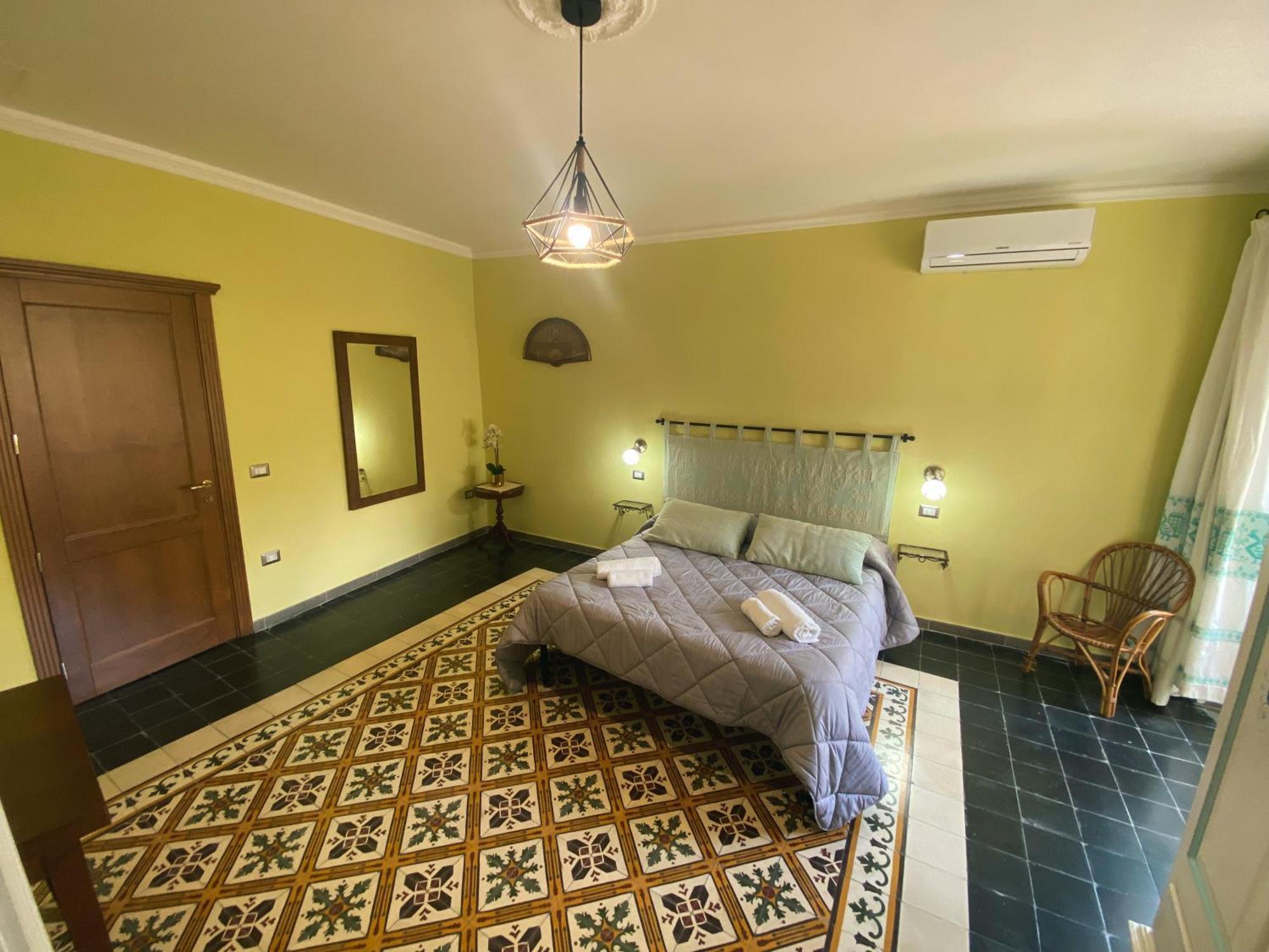 Hotel Tra I Due Ponti à Bosa Extérieur photo