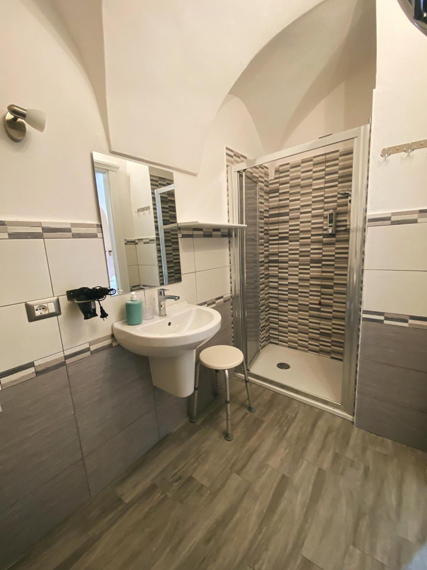 Hotel Tra I Due Ponti à Bosa Extérieur photo