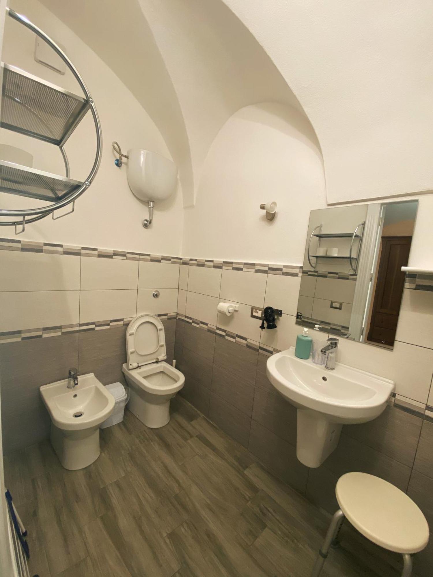 Hotel Tra I Due Ponti à Bosa Extérieur photo